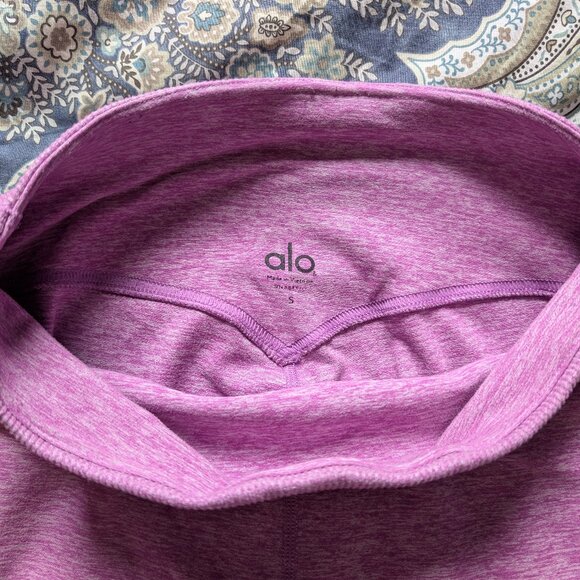 Alo High-Waist Alosoft Lounge Leggings in Electric Violet - Picture 5 of 6